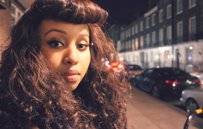 “Ingen lämnar sitt hem såvida hemmet inte är hajens mun”