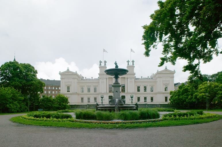 Varför ska just vi se över vårt språkbruk?