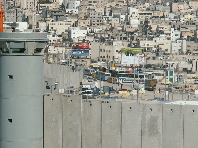 Qalandiya bakom muren. Foto: Christian Sterzinger f&ouml;r Heinrich B&ouml;ll Stiftung/CC BY-SA 2.0 