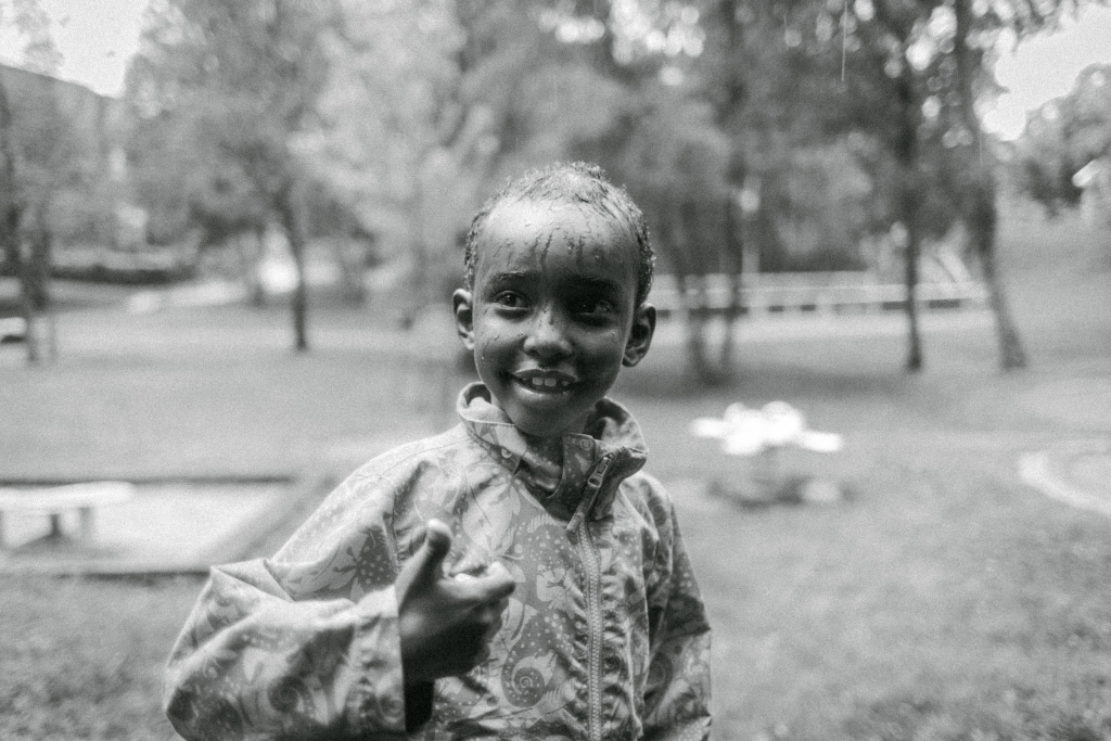 Photo of a kid doing thumbs up by futuro berg