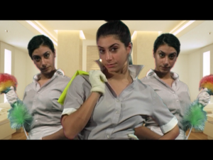 Roxy Farhat, HOUSEKEEPING, 2009. Stillbild.