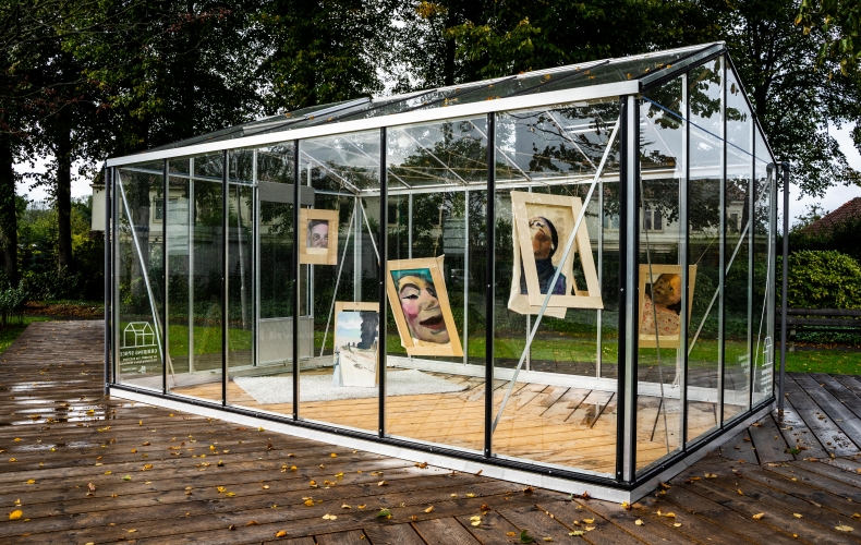 Delivered Home with No Eye Contact