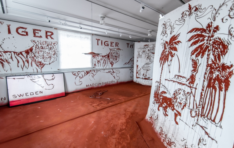 Smoke in the Eye – A Space Invader in the Colonial Archive